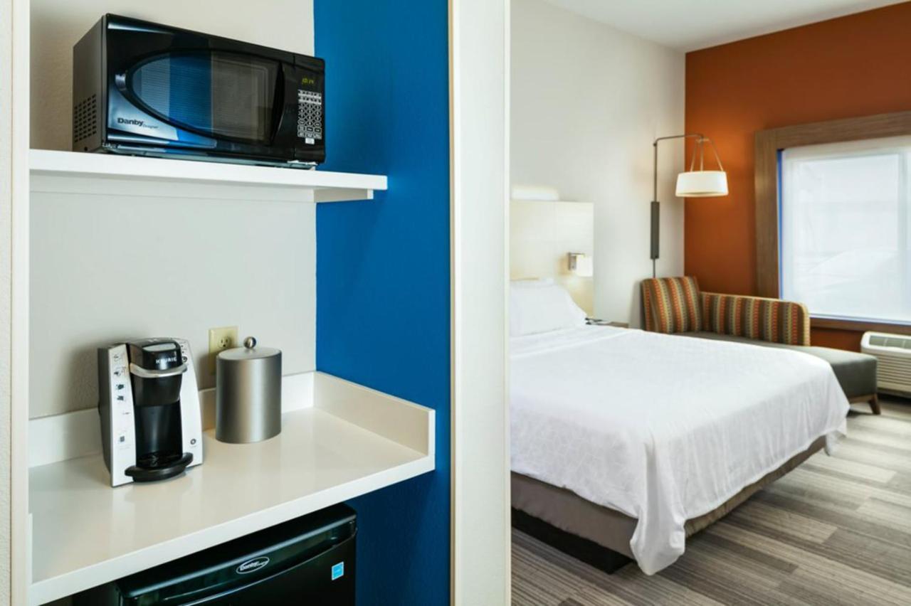 Holiday Inn Express & Suites - Medford By Ihg Exteriér fotografie
