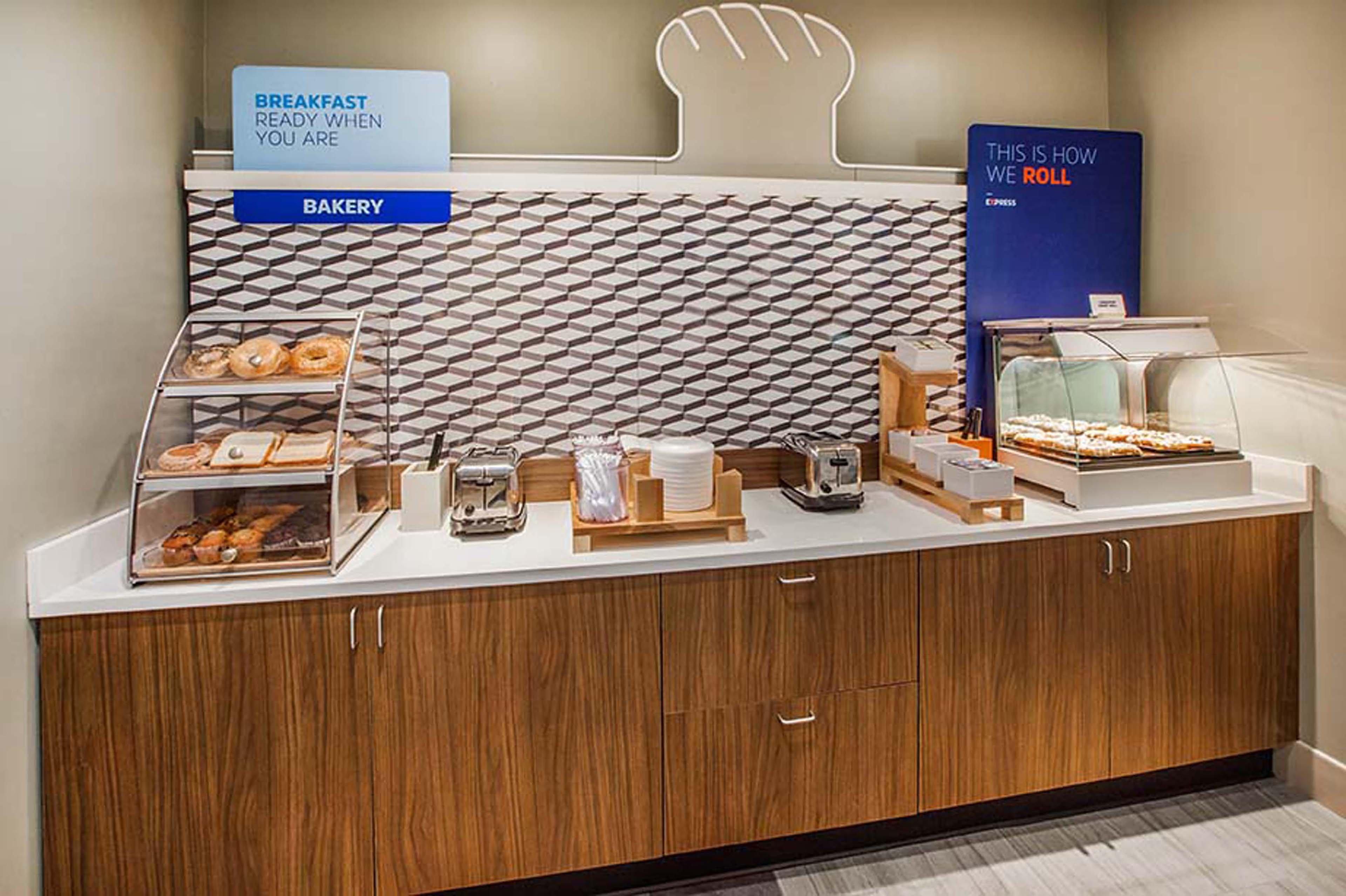 Holiday Inn Express & Suites - Medford By Ihg Exteriér fotografie