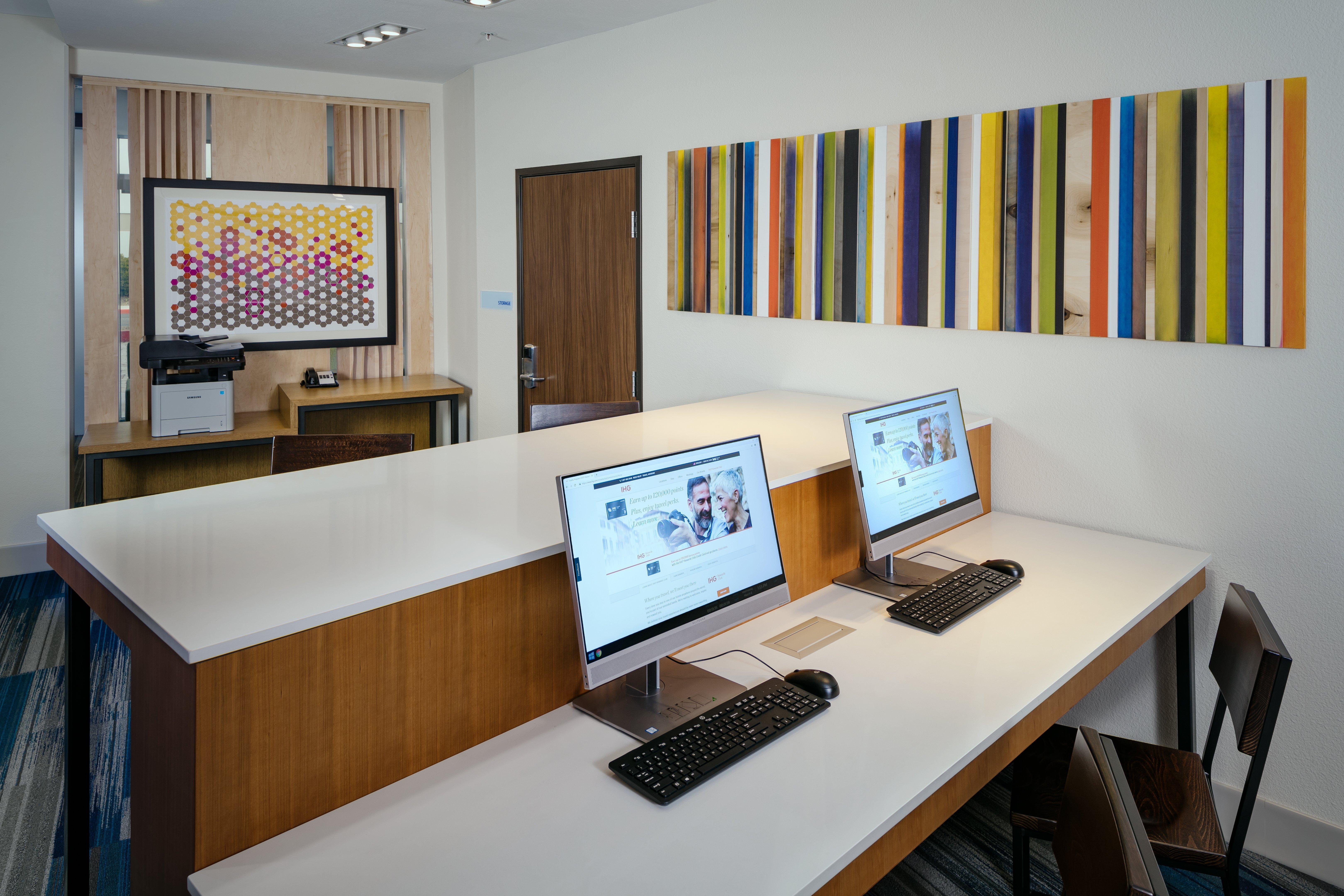 Holiday Inn Express & Suites - Medford By Ihg Exteriér fotografie